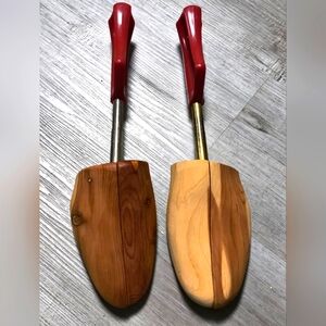 Set Of 2 Vintage Cedar Wood Florsheim Shoe Trees